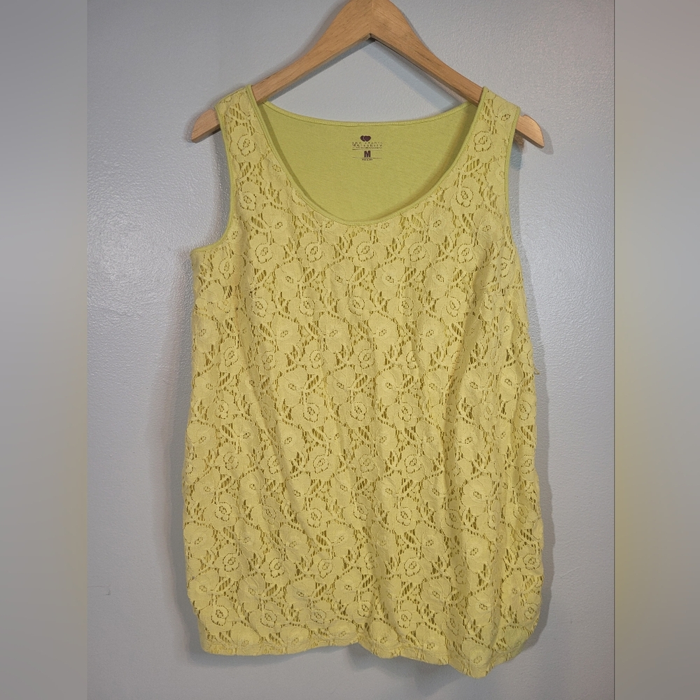 Yellow lace sleeveless maternity top. Size M. Pre-owned.